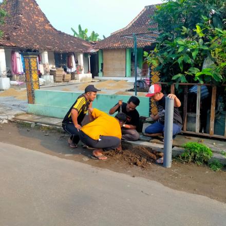 Kerja Bakti Massal Pemasangan Biopori di Lingkungan RT Se-Desa Ngabar